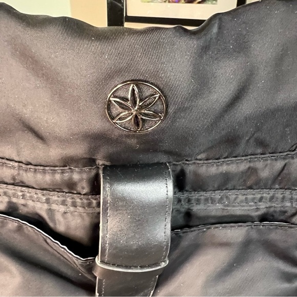 Gaiam Yoga Bag includes mat carry strap - Picture 2 of 4